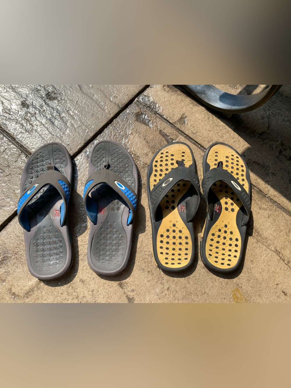 Mens Oakley flip tops - 2 pairs